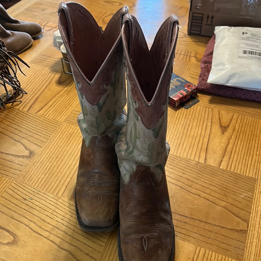Ariat vintage cactus boots